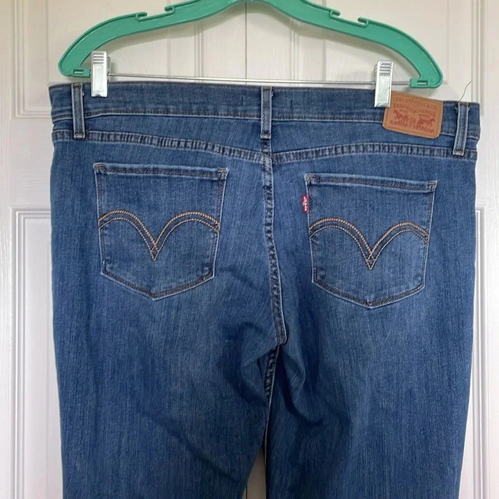 Levi’s women’s sz 32 waist. Bootcut 30” inseam. Light medium wash. Frayed cuffs
